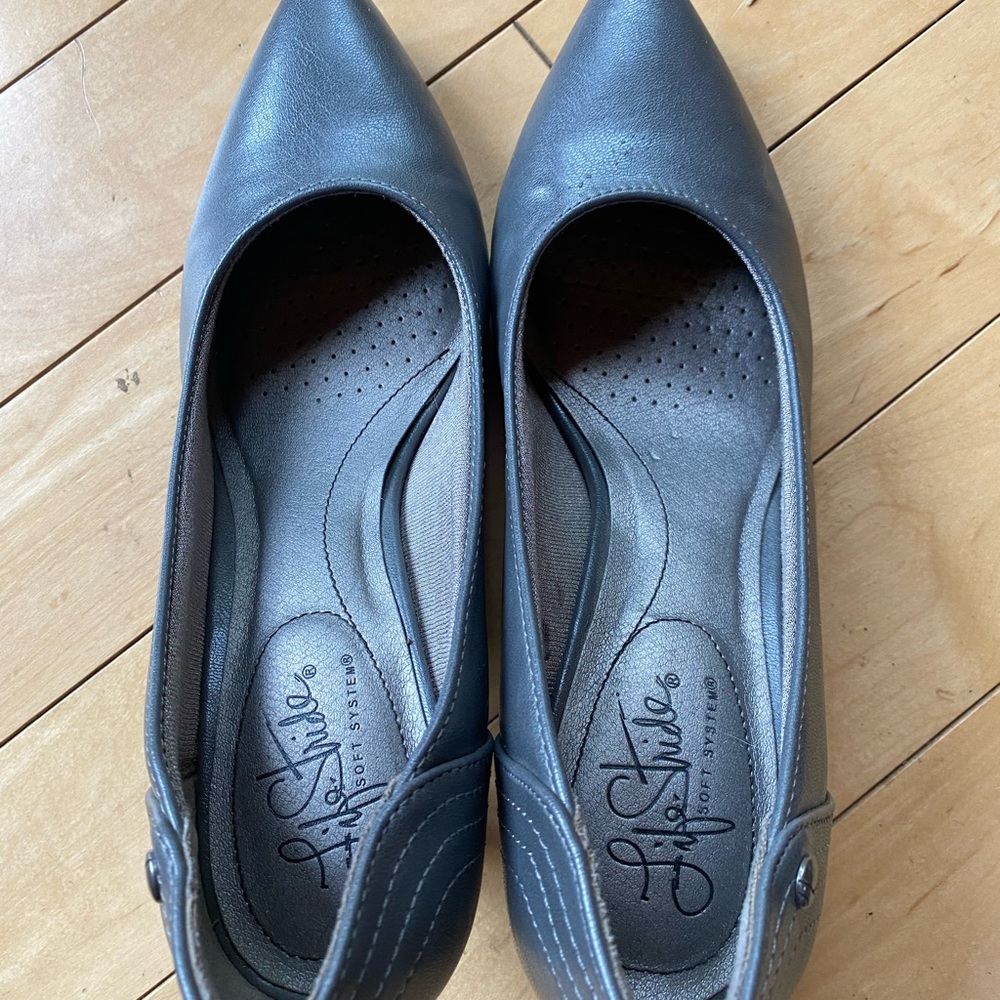 Life Stride steel gray pumps, size 7.5